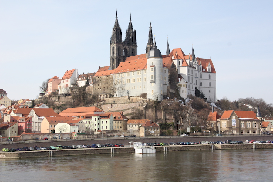 Die Meißener Burg oberhalb der Elbe