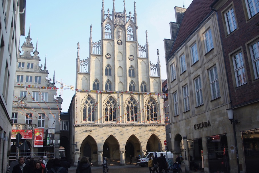 Im Rathaus von Münster findet der eine Friedenskongreß statt, der ander ist in Osnabrück.