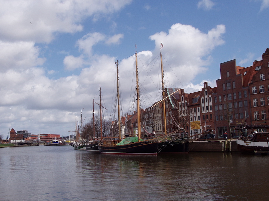 Lübecks alter Hafen mit Speicherhäusern, Foto: Martin Schlu © 2006