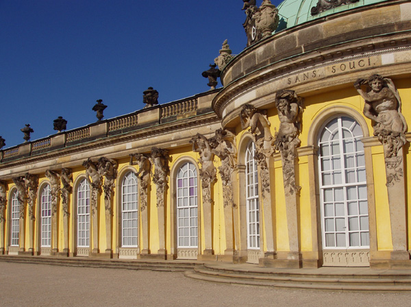 Schloß Sanssouci (= „ohne Sorge“) - der Alte Fritz konnte es sich leisten