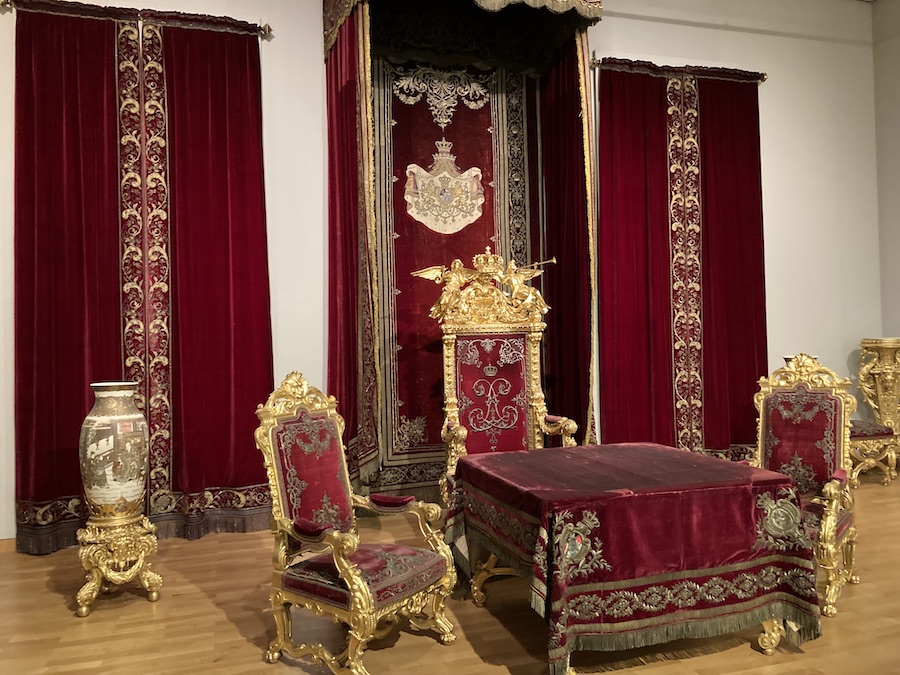 Das rot-goldene Speisezimmer Ludwigs II. aus der Münchner Residenz