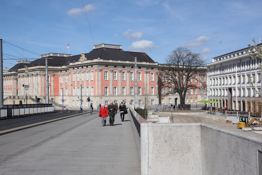 Der Potsdamer Landtag von der Havelbrücke aus gesehen