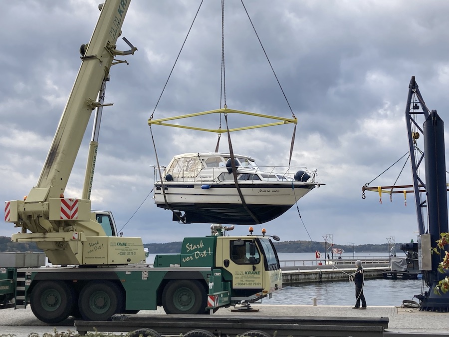 Im Herbst werden die Boote aus dem Wasser geholt.