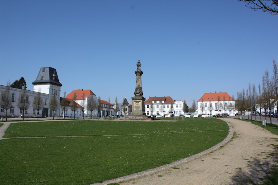 Der Markt in Putbus zeigt schon die Planung der Stadt durch den Fürsten