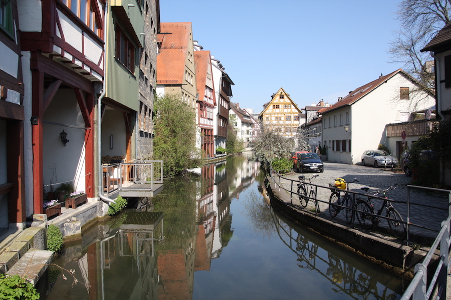 Der Anfang des Ulmer Fischerviertels an der Blau