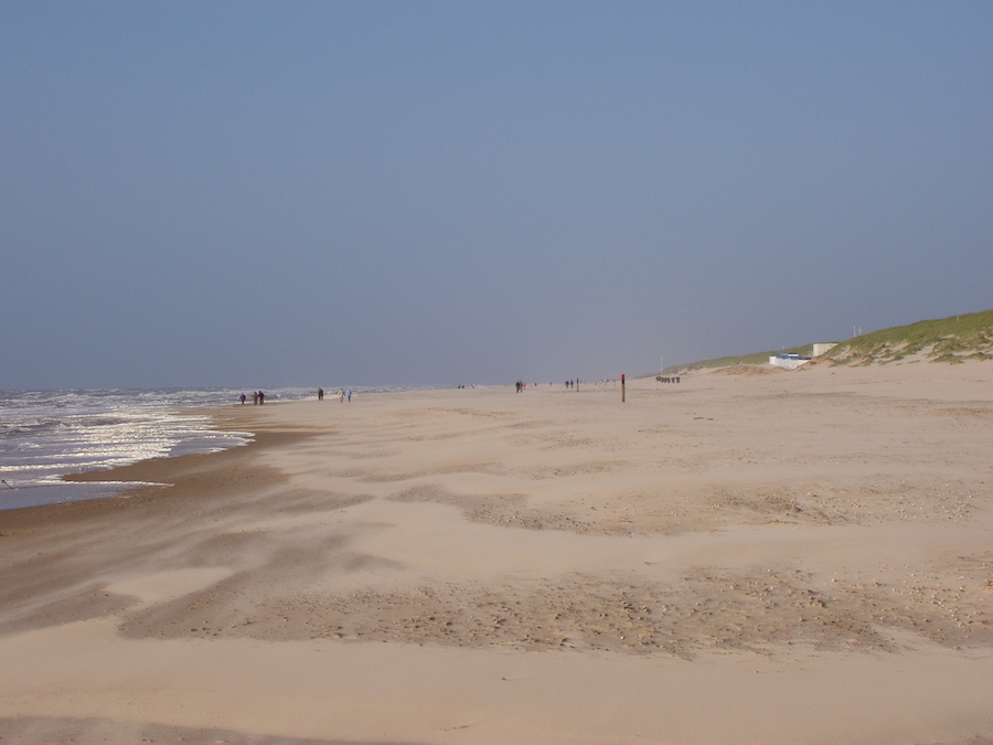 Strand, etwa einen Kilometer n�rdlich voin De Koog.
