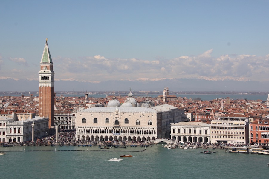 Venedig - der Palazzo Duccale mit dem Campnile San Marco und der Basilika vom gegenüberliegenden Campanile San Giorgio (@ Martin Schlu 2018)