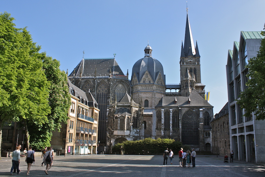 Der Aachener Dom - ein romanischer Zweckbau