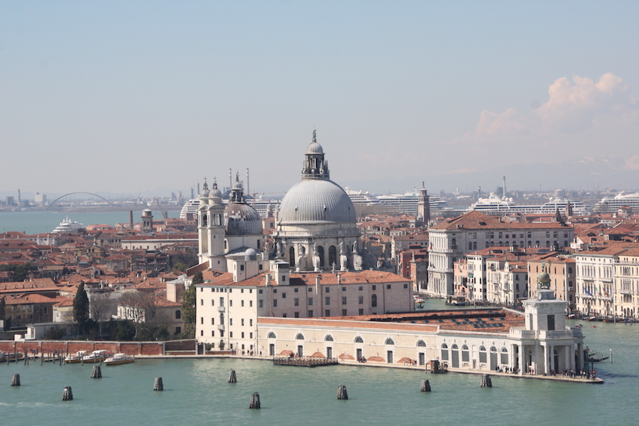 Die „Salute“ vom Campanile San Giorgio aus. Ganz rechts die Spitze der Insel mit der Dogana.