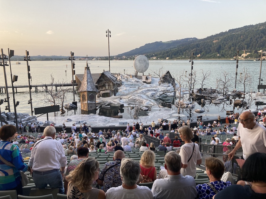 Die Seebühne 2024 bei der „Freischütz“-Inszenierung von Philipp Stözl