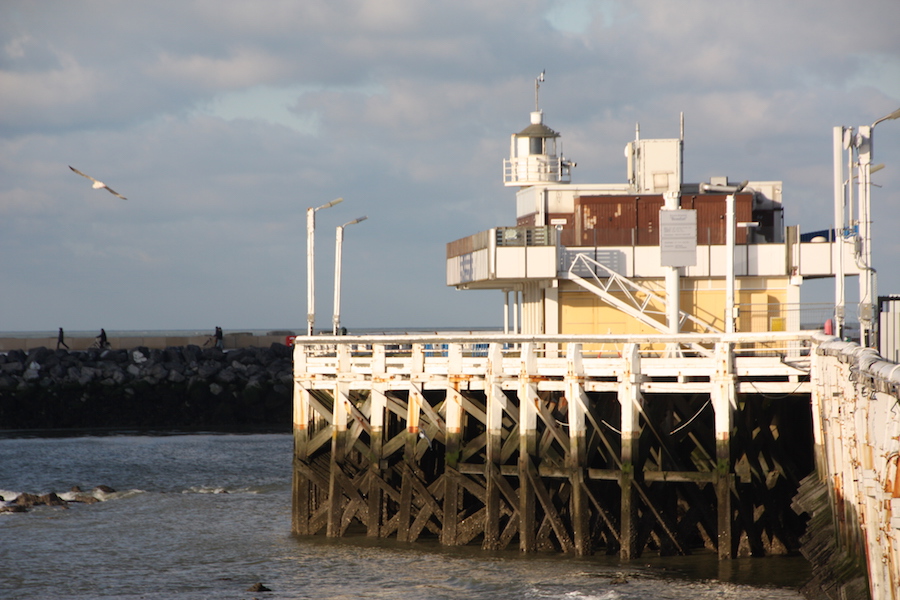 Das Ende der Seebrücke von Ostende