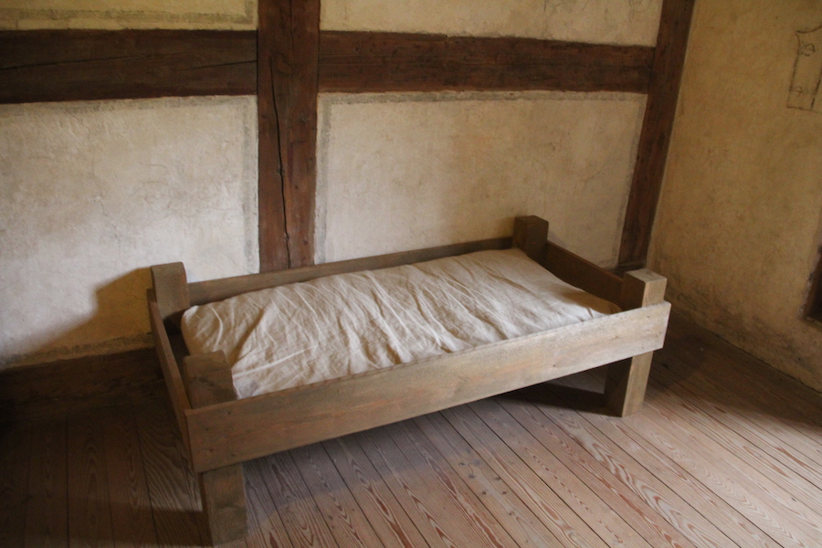 Luxus um 1550 - ein eigenes Bett im Zimmer