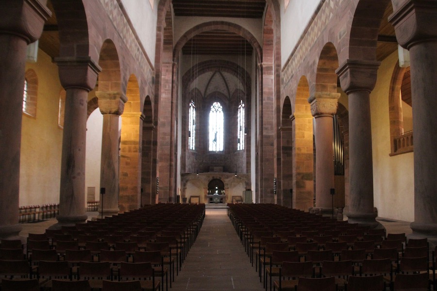 Das Innere der Alpirsbacher Klosterkirche