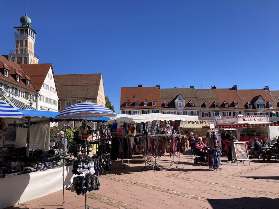Jeden Mittwoch ist Markt - dann ist der Markplatz auch mal halbwegs voll