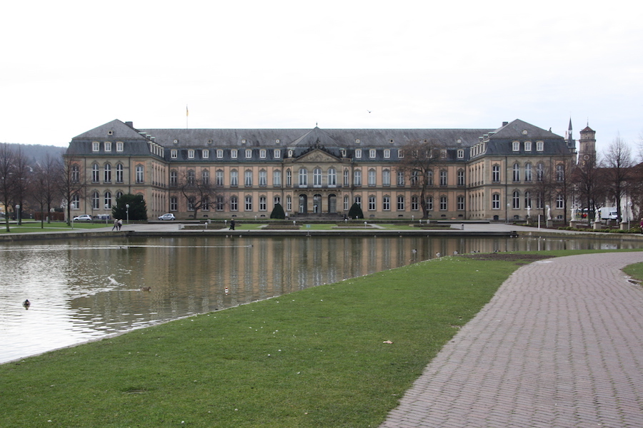 Unten: Neues Schloß Stuttgart, erbaut von 1746 - 1807