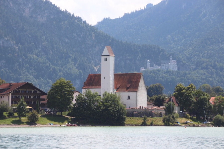 Kirchturm von Waltenhofen und Schloß Neuschwanstein