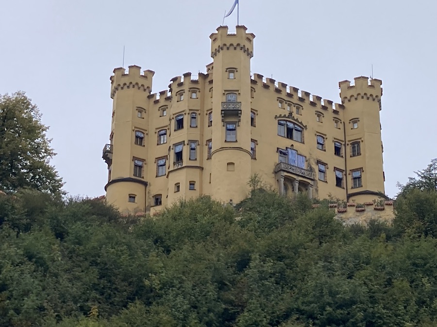 Schloß Hohenschwangau von Schwangau aus