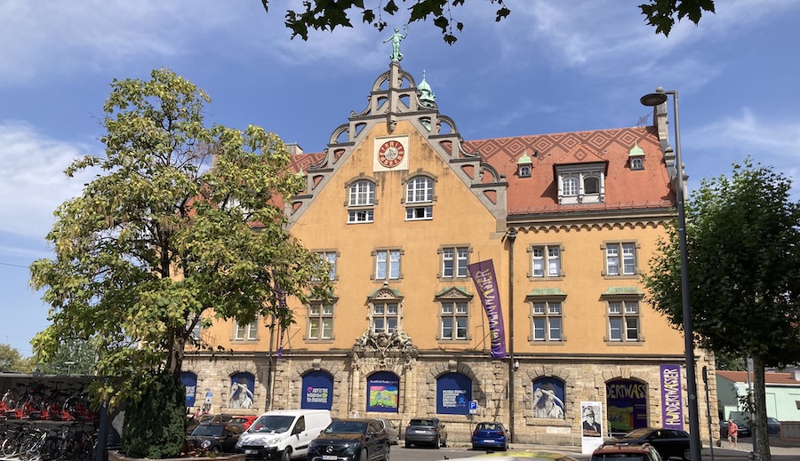 Ich kenne das Gebäude noch als Post - das ist aber schon ein paar Jahre her.
