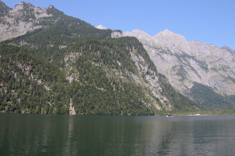 Atemberaubende Landschaft mit 200 Meter Seetiefe