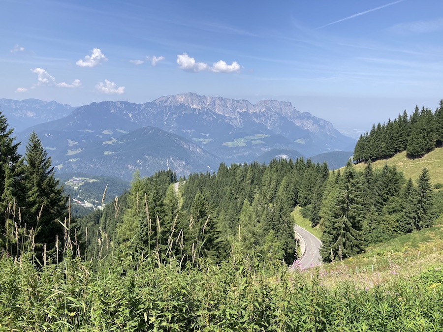 Die Passhöhe, der „Hennenköpfl“ auf knapp 1.600 Meten Höhe