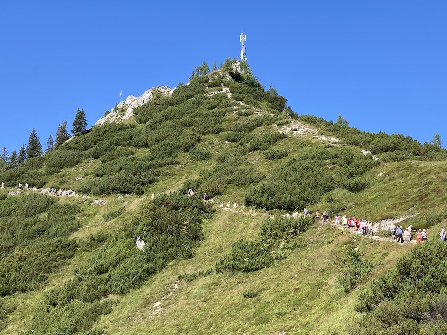Touristenstau auf den letzten hundert Metern zum Gipfel