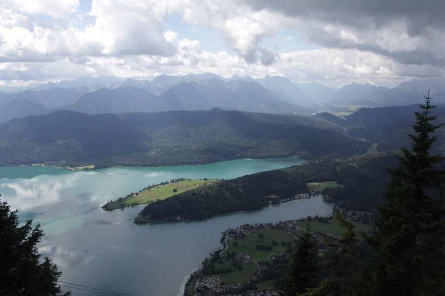 Ausblick vom Herzogstand auf den Walchensee