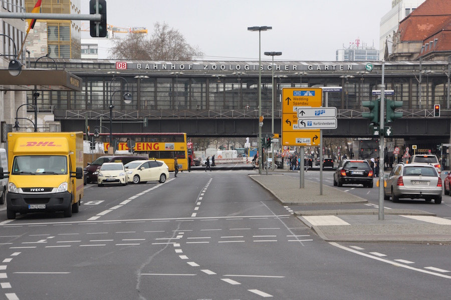 „Auf'm Bahnhof Zoo im Damenklo“ (Nina Hagen)