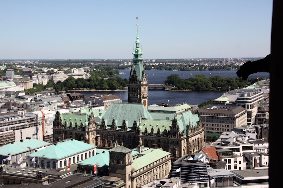 Das Rathaus vom Turm der Nikolaikirche