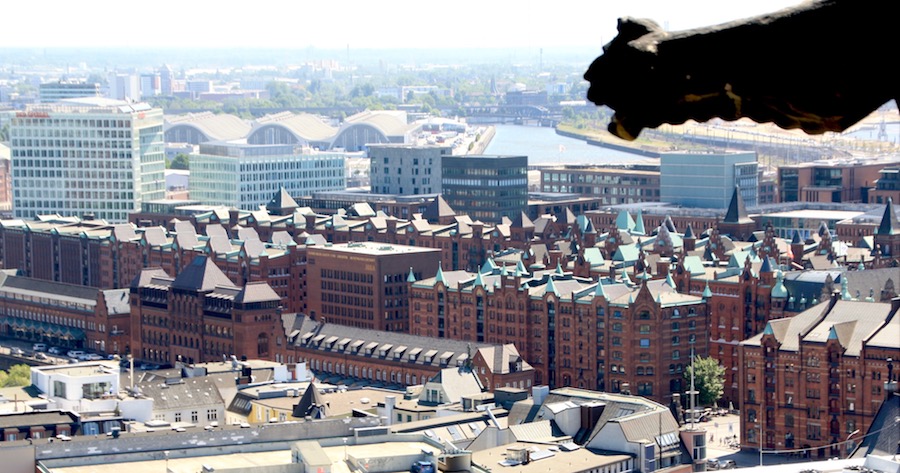 ein Teil der Speicherstadt vom Turm der Nikolaikirche aus gesehen