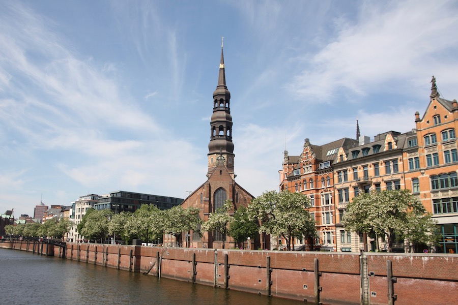 Die Katharinenkirche am Rande der Speicherstadt