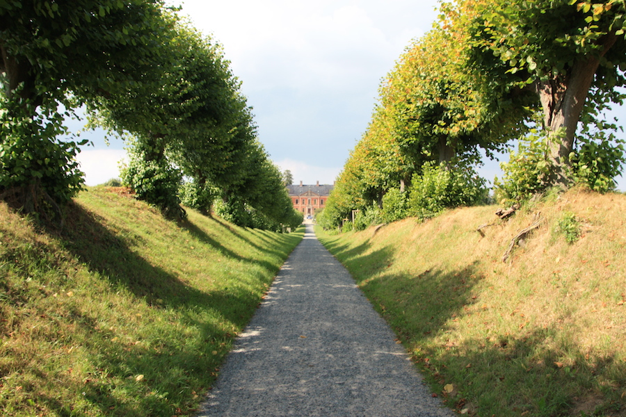 Festonallee vor Schloß Bothmer in Klütz