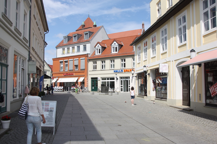 Die Marienkirche vom Schuhhagen aus - das Dach verschmilzt mit den Häusern