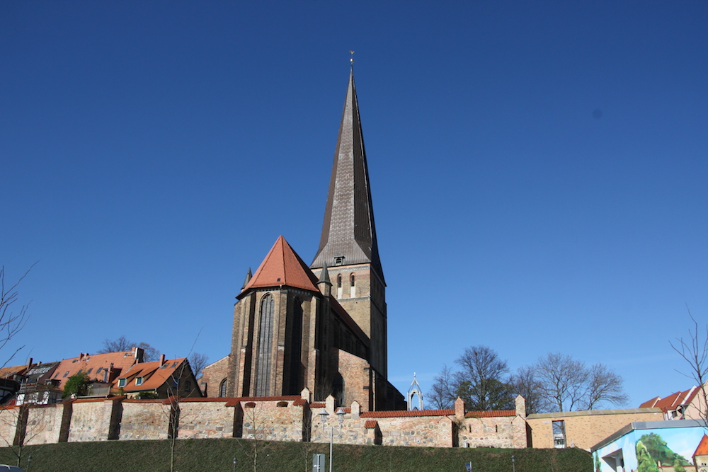 Die Petrikirche auf der Erhohung der Petrischanze