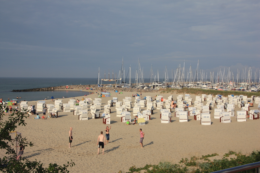 Kühlungsborn - ein kleiner Teil vom Strand und ein noch kleinerer Teil des Hafens