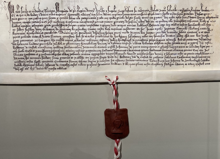 Die Stiftungsurkunde mit einem - vermutlich gefälschten - Siegel