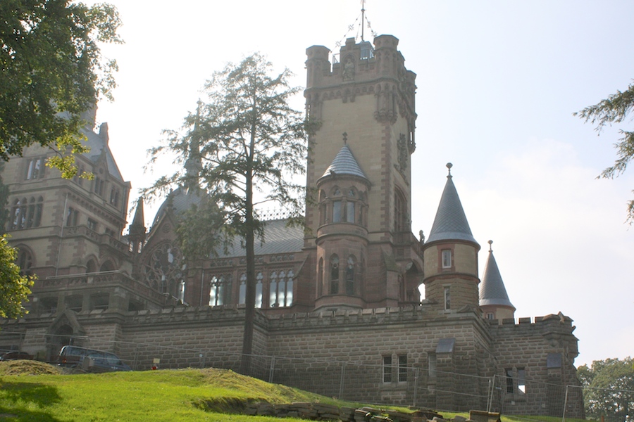 Schloß Drachenburg in Königswinter zum Vergleich