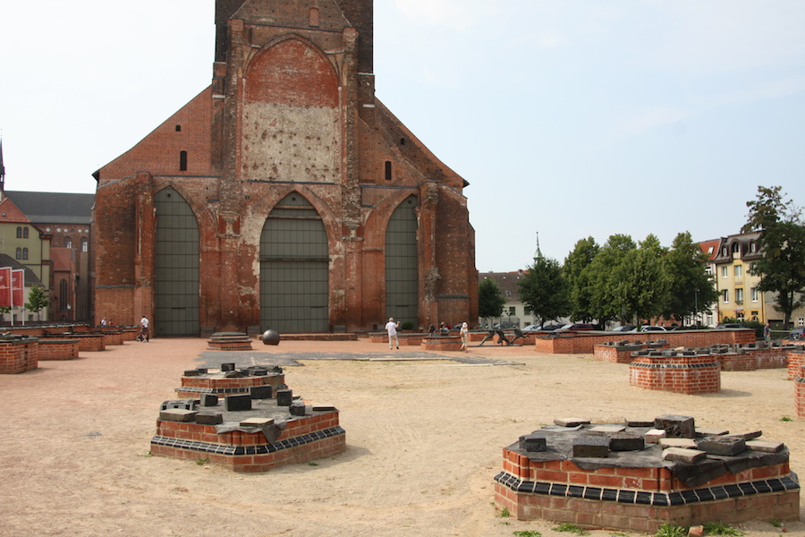 Man kann sich denken, wie groß das Kirchernschiff von St. Marien war.