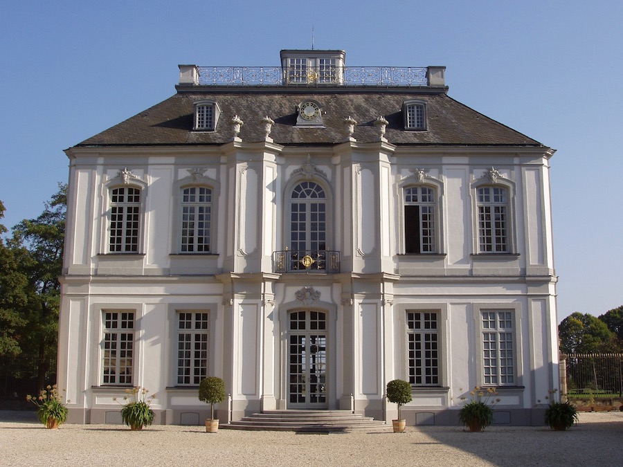 Schloß Falkenlust hatte im dopplten Sinn mit Vögeln zu tun.