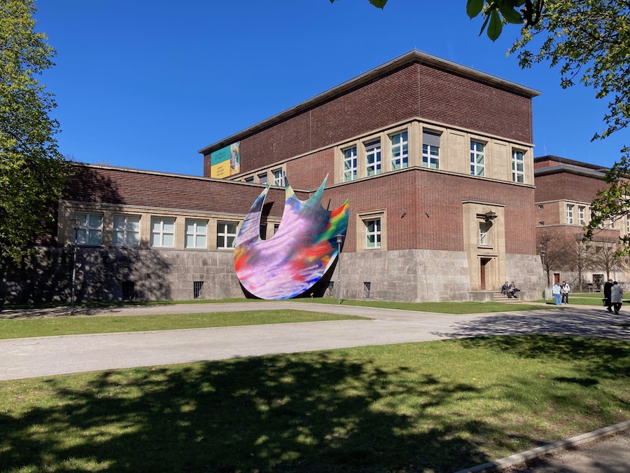 Am Ehrenhof (Rheinufer) beginnt der Kunstpalast.