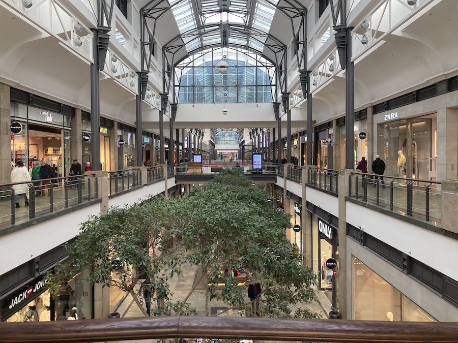 Das Centro (kleiner Ausschnitt) - ein Paradies für die Jüngeren, ein Alptraum für die Älteren.