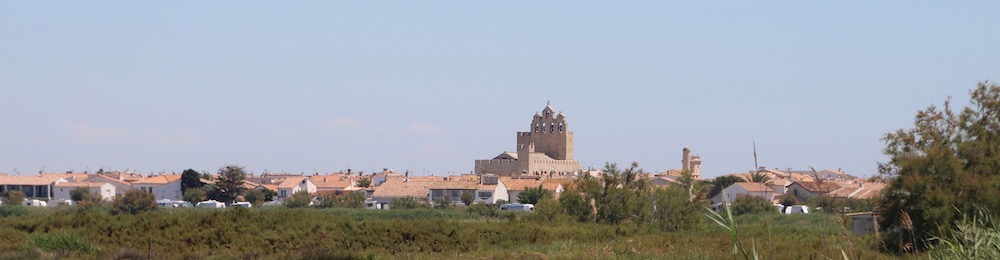 Die Skyline der Stadt von der Route d' Arles (D 570) anderthalb Kilometer entfernt