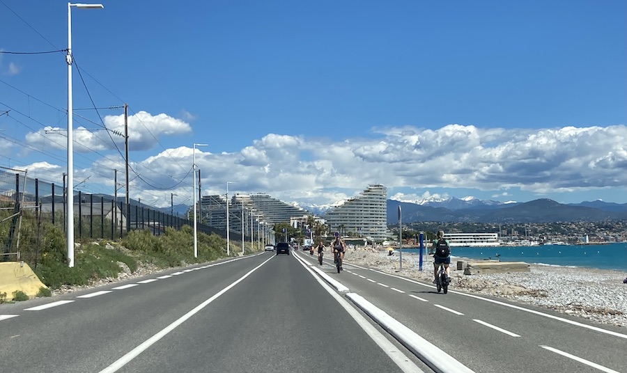 Die Straße von Antibes nach Villeuve