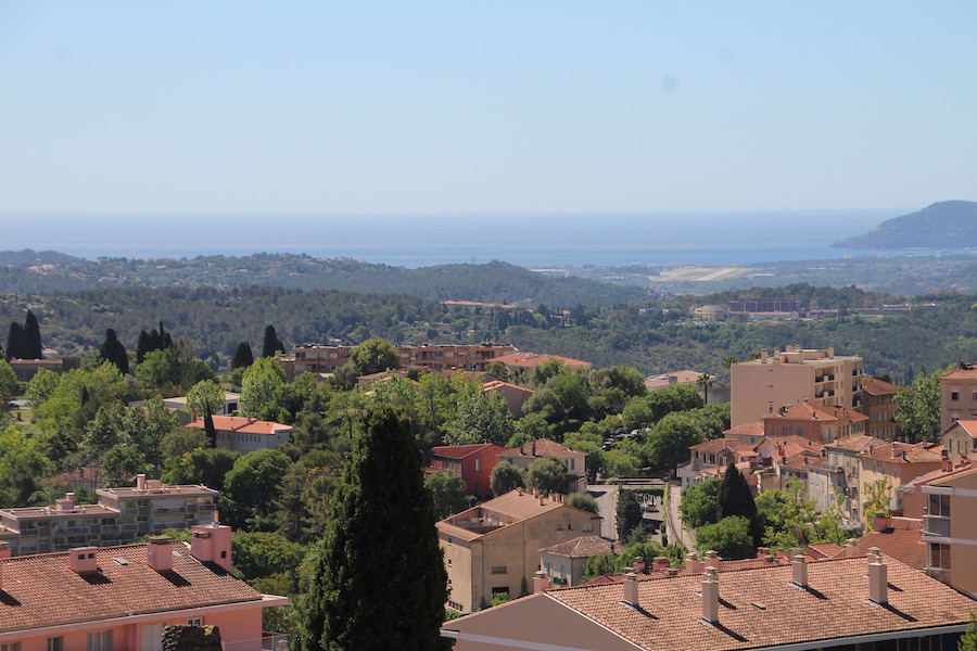 Das Tal vor der Parfumstadt Grasse