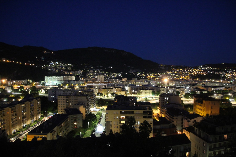 Ausblick aus der Wohnung bei Nacht