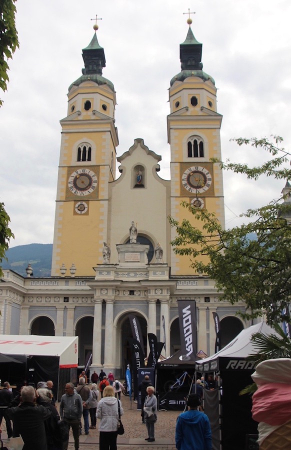 Den Dom kann man vn der Altstadt aus nicht gut fotografieren - man ist immer zu nahe.