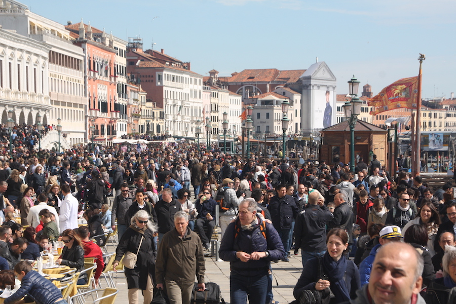 Alle wollen in die Boote oder auf den Markusplatz