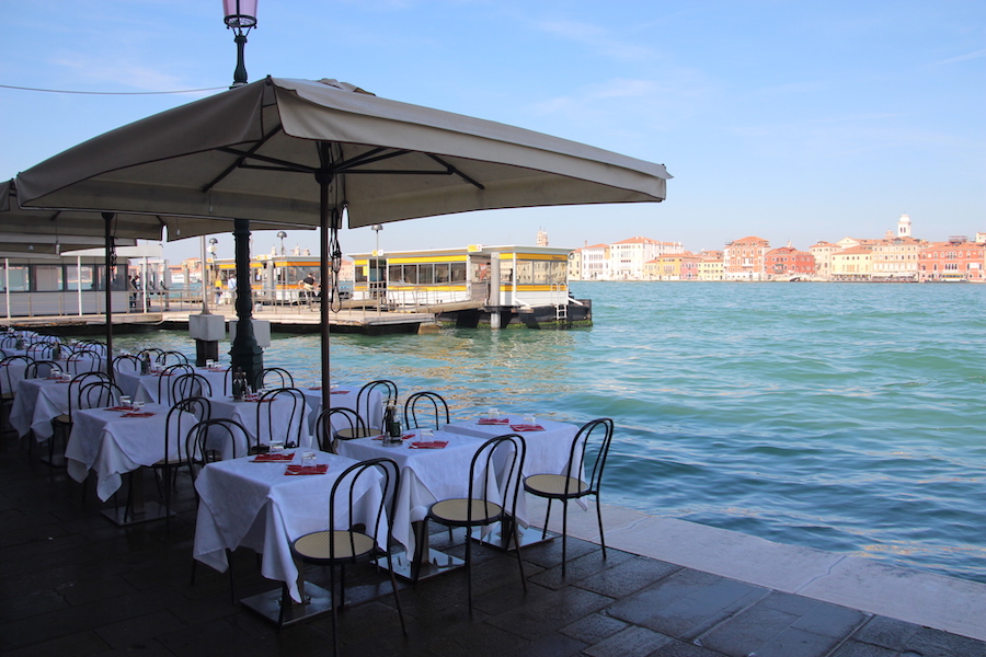 Selbst Mittags liegt die Giudecca noch im Schatten