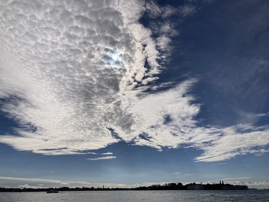 Herbsthimmel vor der Giudecca an der Dogana