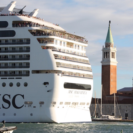 San Giorgio und MSC Magnifica im Vergleich