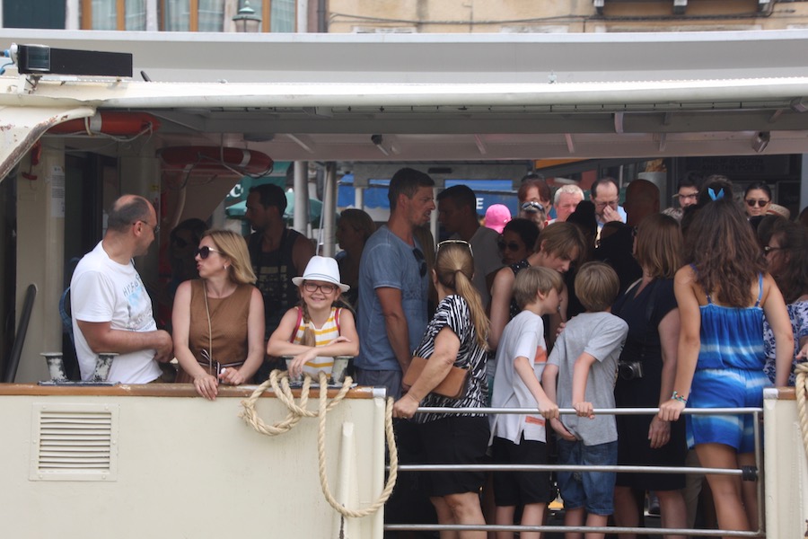 Pralles Leben, wenn die Boote ankommen...